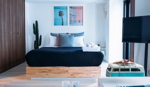 Deluxe Studio Apartment