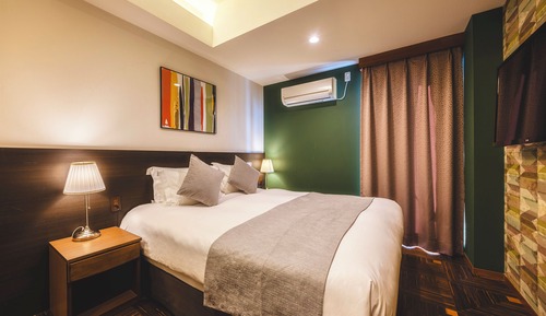 Standard Queen Room with Balcony - Non-Smoking