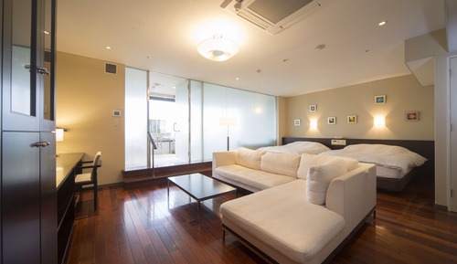 Premium Twin Room (Room 806)