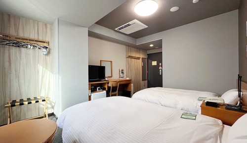 Twin Room, Only E-cigarettes Allowed
