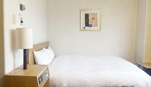 Double Room, Smoking