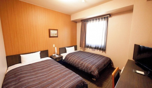 Twin Room, Smoking