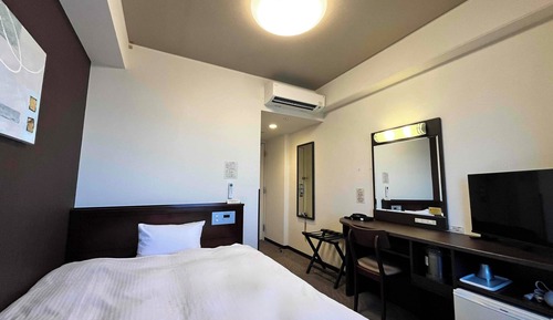 Single Room, Smoking