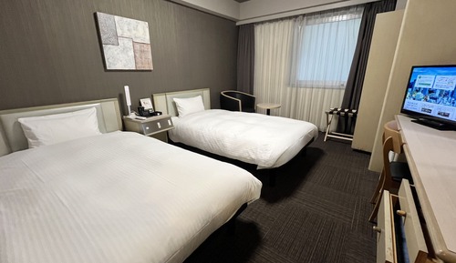 Twin Room, Smoking