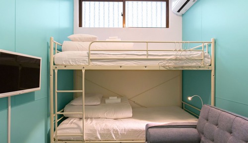 COMPACT PRIVATE ROOM