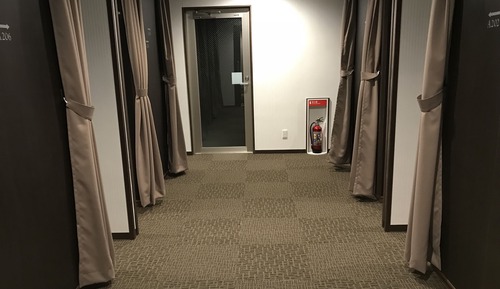 Unisex Capsule Room Upper Row