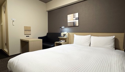 Double Room, Smoking