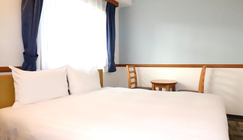 Double Room, Smoking