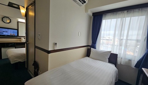 Separate Twin Room, Smoking