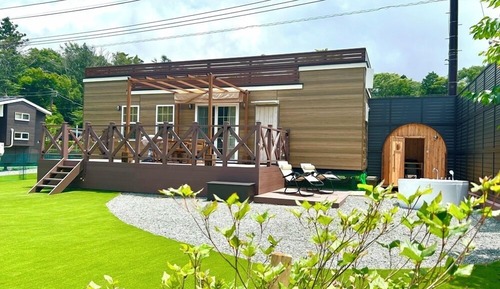 Keyaki (up to 4, ideal for 2): Sauna, jet bath, fire pit, BBQ, Non-smoking
