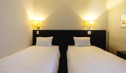 Economy Twin Room, Smoking