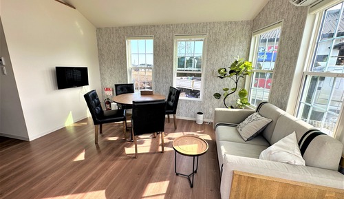 Kitsilano (up to 5 guests): Family-friendly, equipped with a BBQ grill, Non Smoking