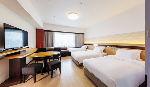East Wing - DELUXE TWIN (For 3 adults), Non Smoking (1 bed for over age of 7)