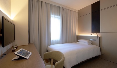 (Main) Style Single Room, Non-Smoking