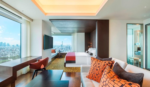 Grand Deluxe Corner King with Club Lounge Access
