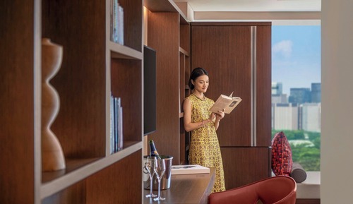 Grand Deluxe Premier King with Club Lounge Access