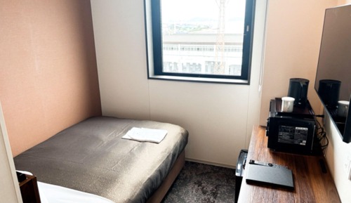 Single Room, Smoking