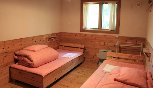 Standard Twin Room, 2 Twin Beds, Non Smoking, Shared Bathroom
