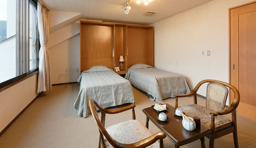Twin Room, Non Smoking, Lake View (Top Floor)