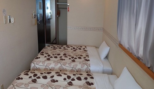 Basic Twin Room, Smoking