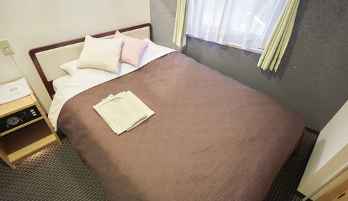 Double Room, Smoking