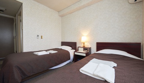 Economy Twin Room, Smoking
