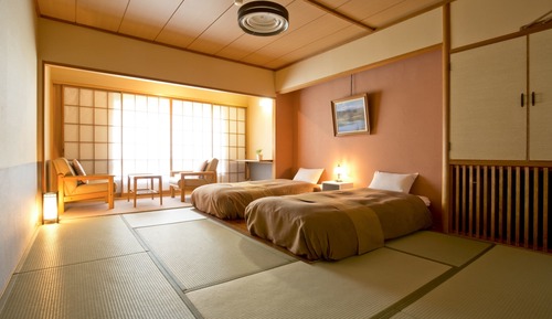 Club Room, 3 Twin Beds, Non Smoking, Private Bathroom