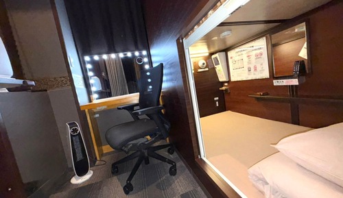 Superior Capsule Room for Female, Non Smoking