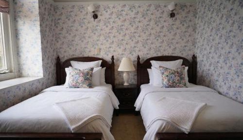 Twin Room with Private Bathroom