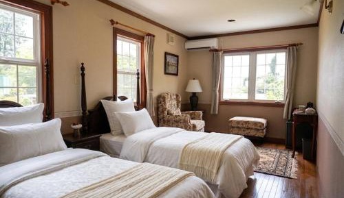 Twin Room with Private Bathroom