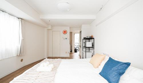 Studio Apartment with Balcony