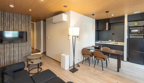 Deluxe One-Bedroom Apartment