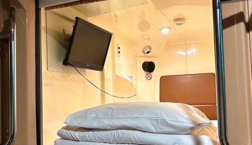 Standard Capsule Upper-bunk (Male Only)