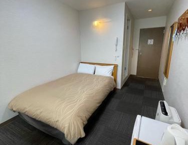  	Double Room with Small Double Bed - Smoking