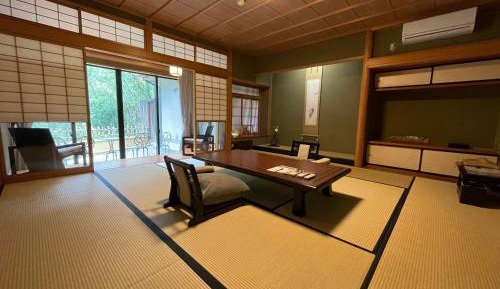 Quadruple Room with Private Bathroom