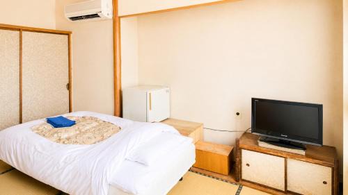 Single Room with Shared Bathroom