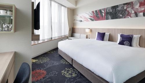 Superior Wide King Room