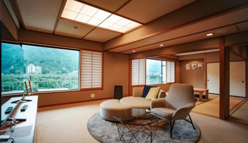 Suite with Mountain View