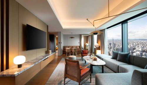 Deluxe Corner King Suite