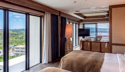 Corner Premium Suite High Floor with Lounge Access