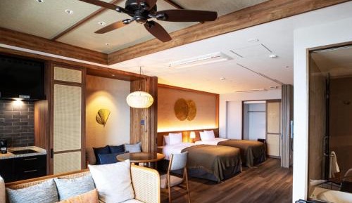 Superior Suite with Lounge Access