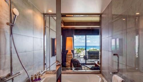  Superior Suite Hollywood with Lounge Access