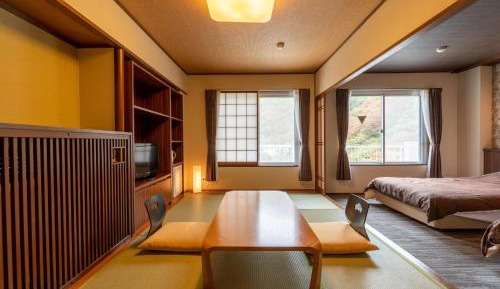 Standard Japanese-Western-Style-Room 48 sqm - Shared Bathroom - Non-Smoking