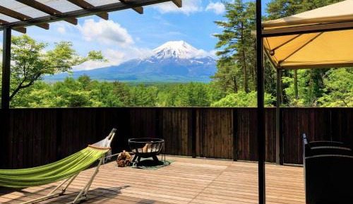 Suite with Mountain View