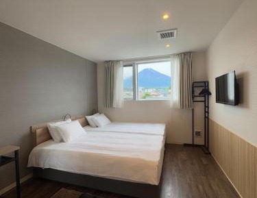 Deluxe Twin Room with Mountain View