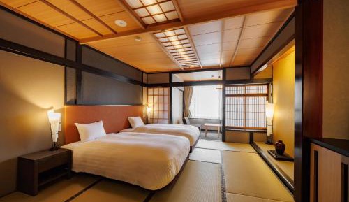 Standard Twin Room with Mountain View