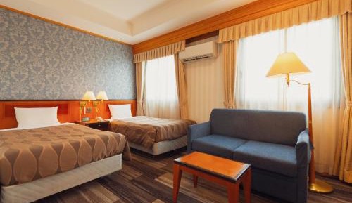 Standard Twin Room with Sofa - Non-Smoking