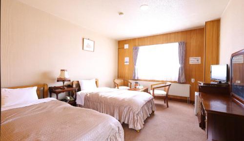 Standard Twin Room with Mountain View