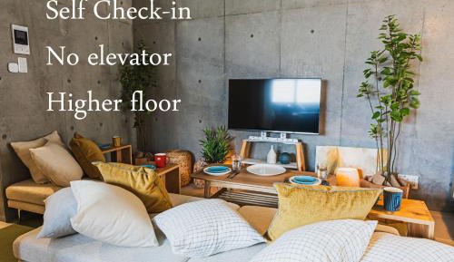 No elevator High floor 3 double beds