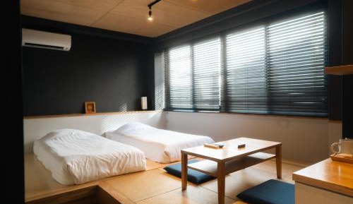 Junior Suite Room with futon with Private Bathroom